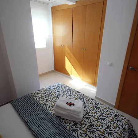 Apartaross ホームステイ *